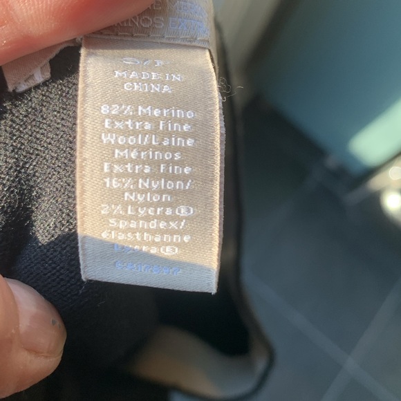 BANANA REPUBLIC - Longline Merino V-neck Sweater - Picture 8 of 8